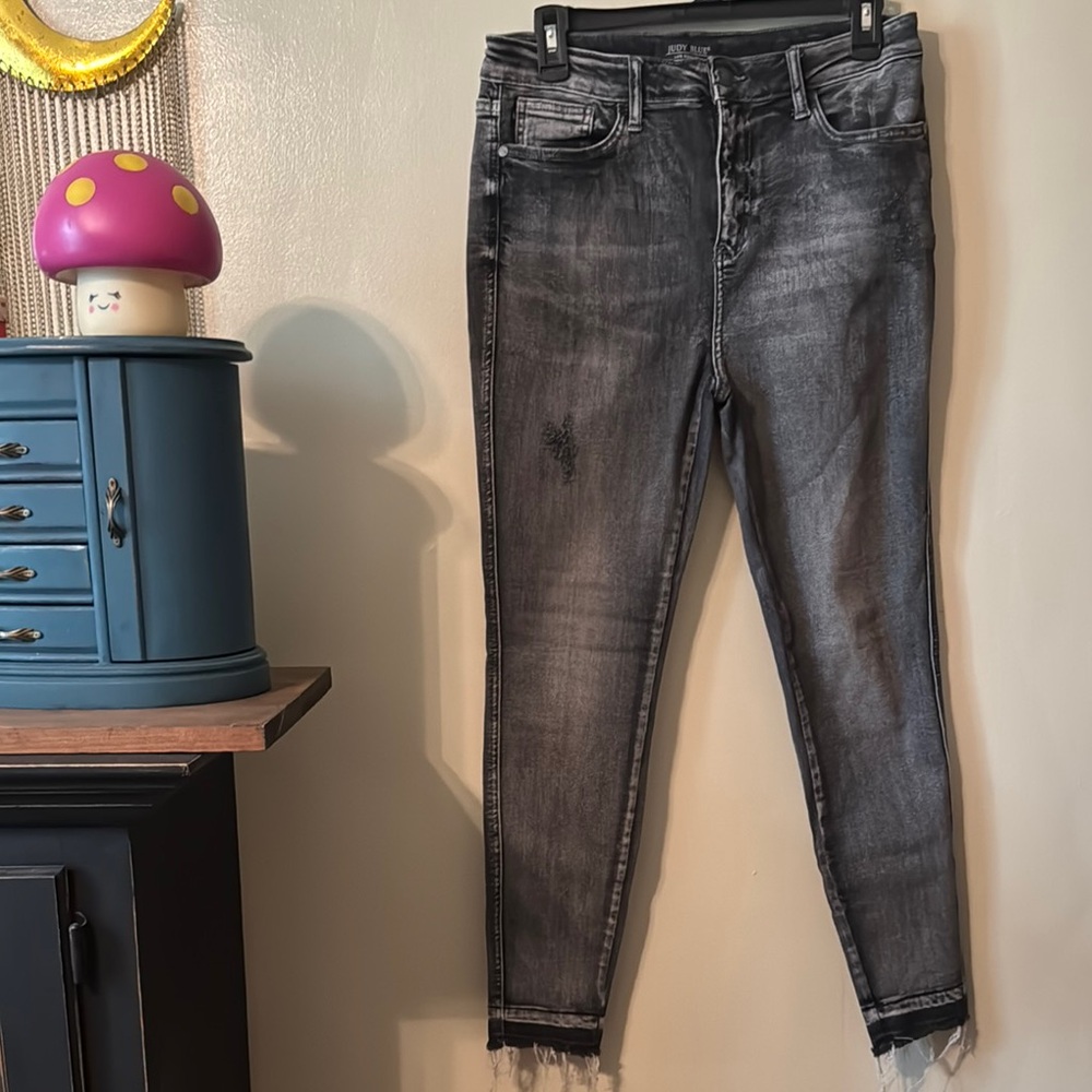 ☑️🖤🐧🦓📓Judy Blue Gray Skinny Jeans with Faded Details